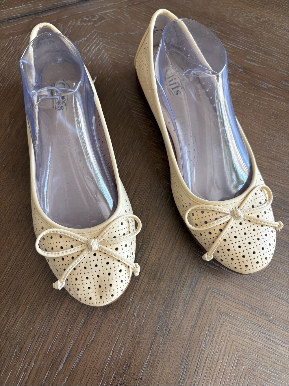 Cliffs by WHITE MOUNTAIN Cream Perforated Bow Ballet Flats